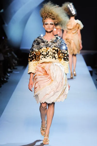 Look 12